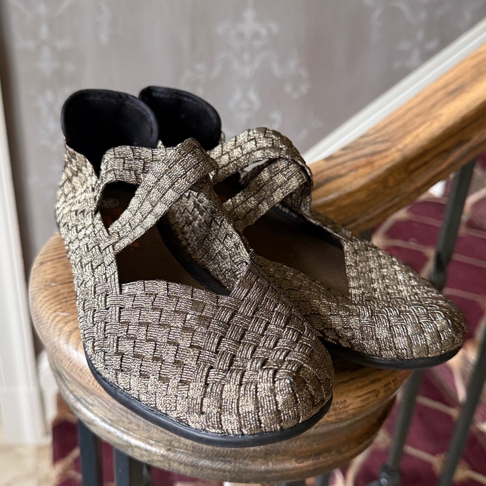 BERNIE MEV. NEW. YORK. euro 38. US size 8 excellent condition. Comfortable.